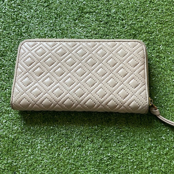 Tory Burch Quilted Tan Wallet - Picture 3 of 11